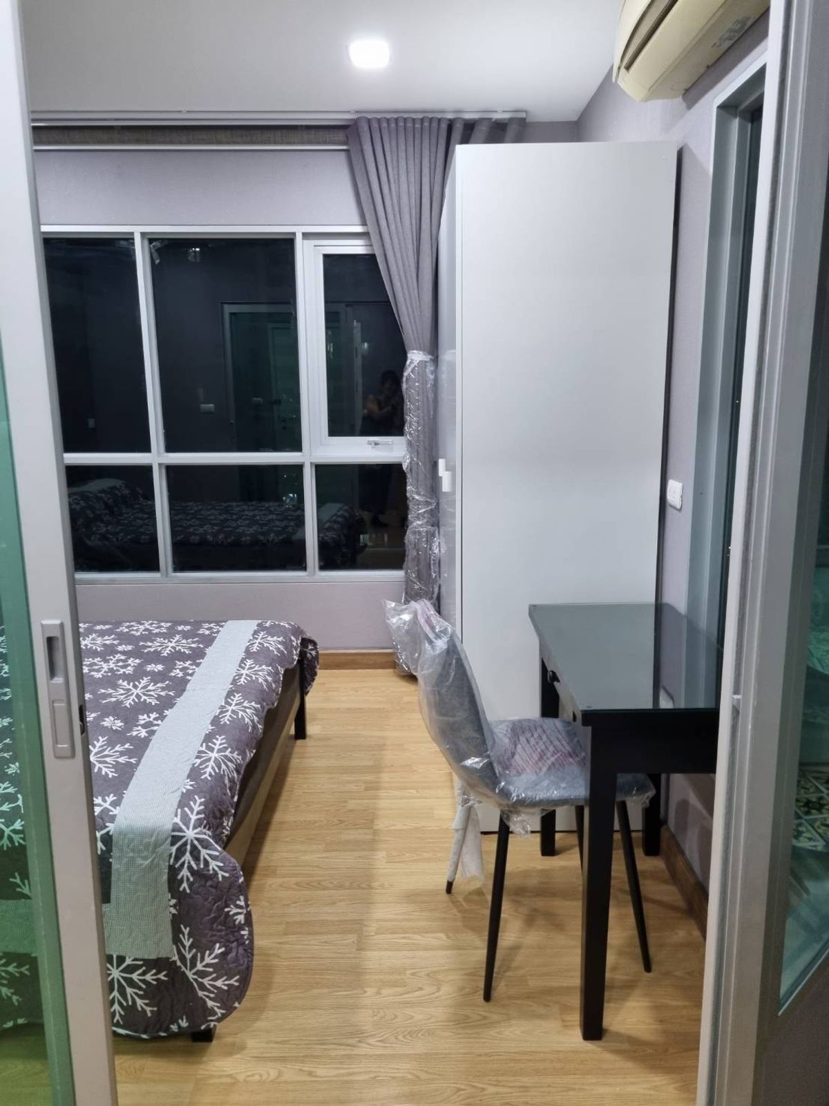 Повністю мебльована 1-кімнатна квартира, 28 кв.м, 23-й поверх
