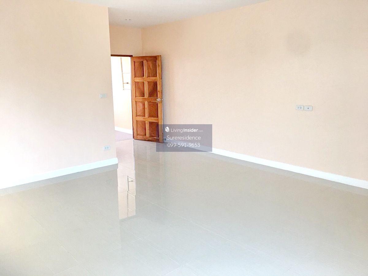3-Bedroom Townhouse in Huai Khwang - Spacious Urban Living