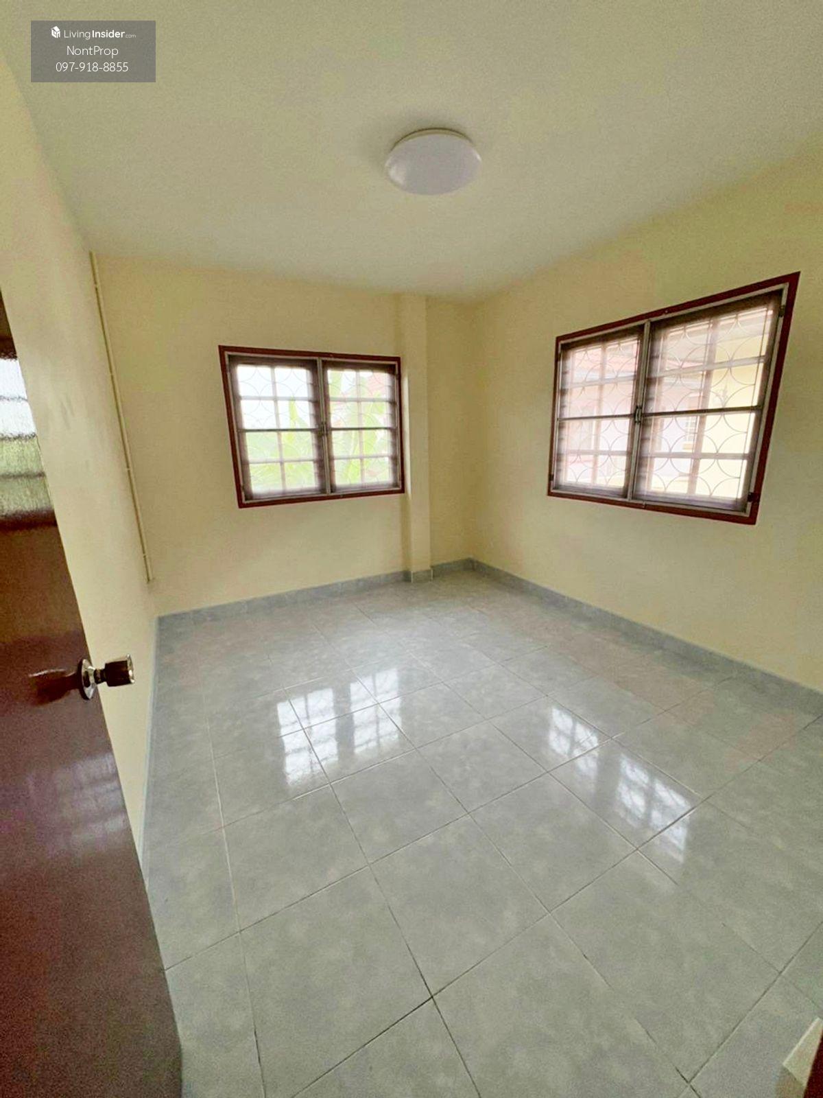Two-Story House in Rangsit-Pathum Thani, Convenient Location