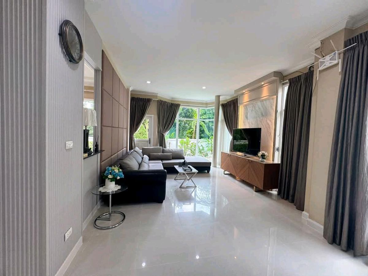 Fully Furnished 2-Story House near Rama 9 with Multiple Amenities