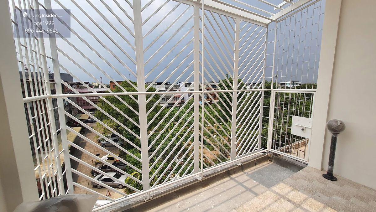 4-Storey Commercial Building Near BTS Station with Multiple Amenities