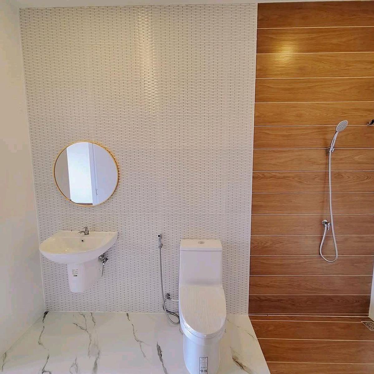 4 Townhouses, 2 Floors, 2 Bedrooms, Near Rojana 4, Uthai District