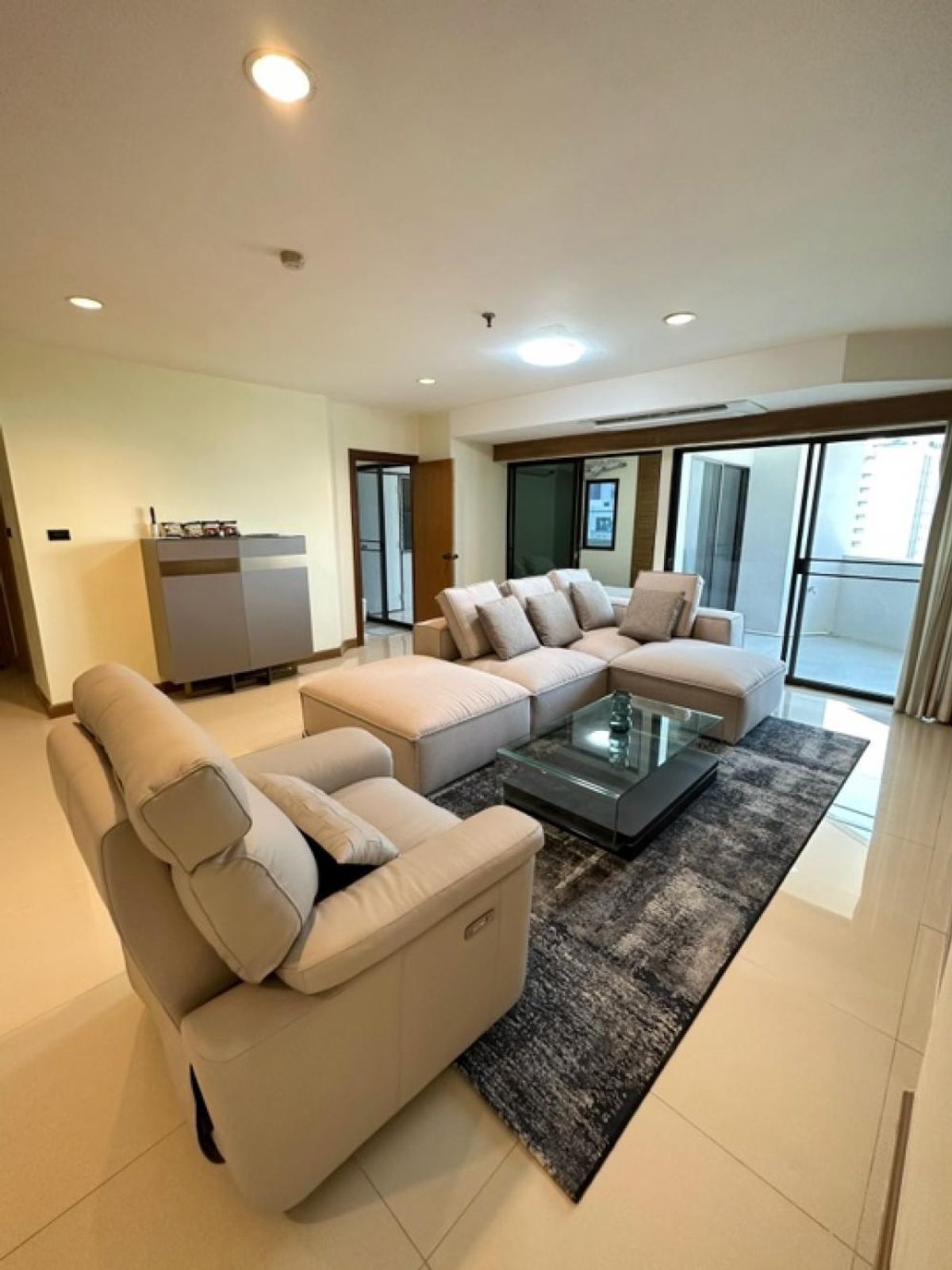Просторная 3-комнатная квартира в 55th Tower Thonglor, рядом с BTS
