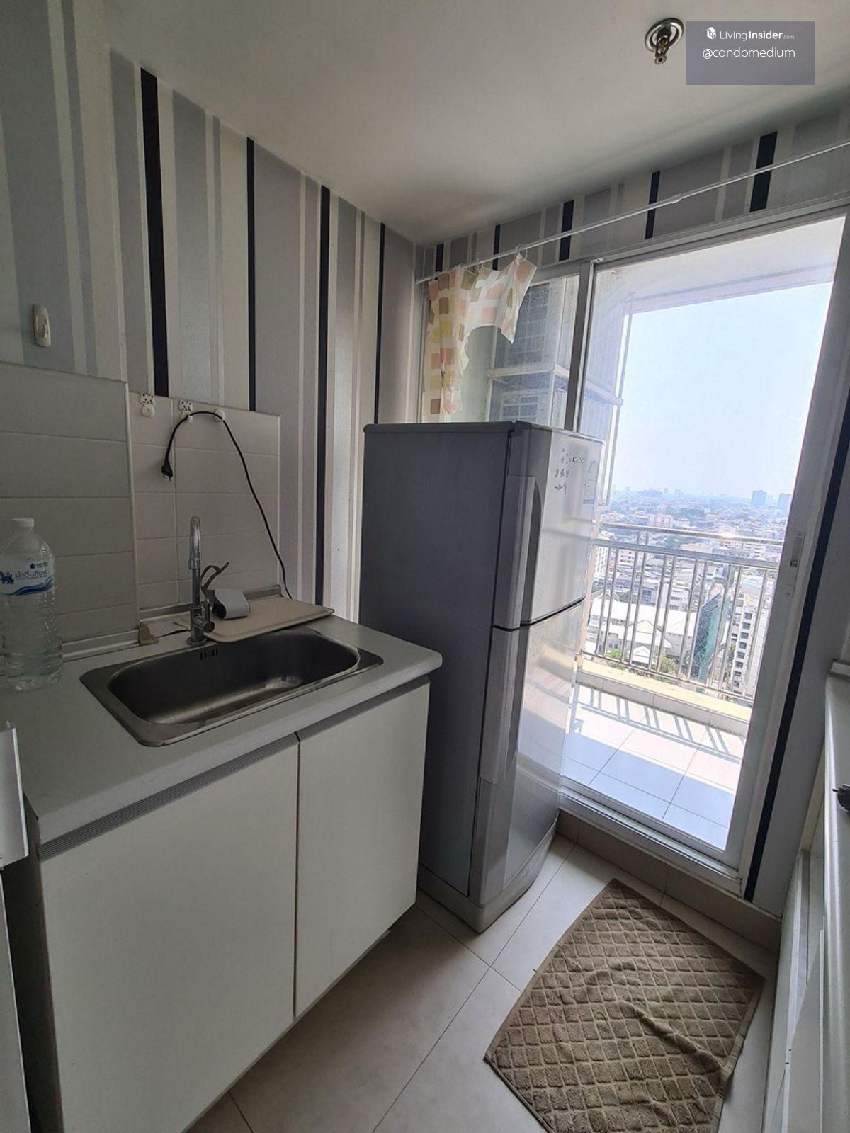 Lumpini Suite Pinklao - Spacious 35 sq.m. Apartment with Pool View