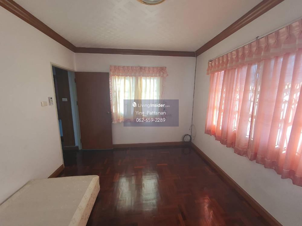 Large Detached 5-Bedroom House in Amornchai Village 3