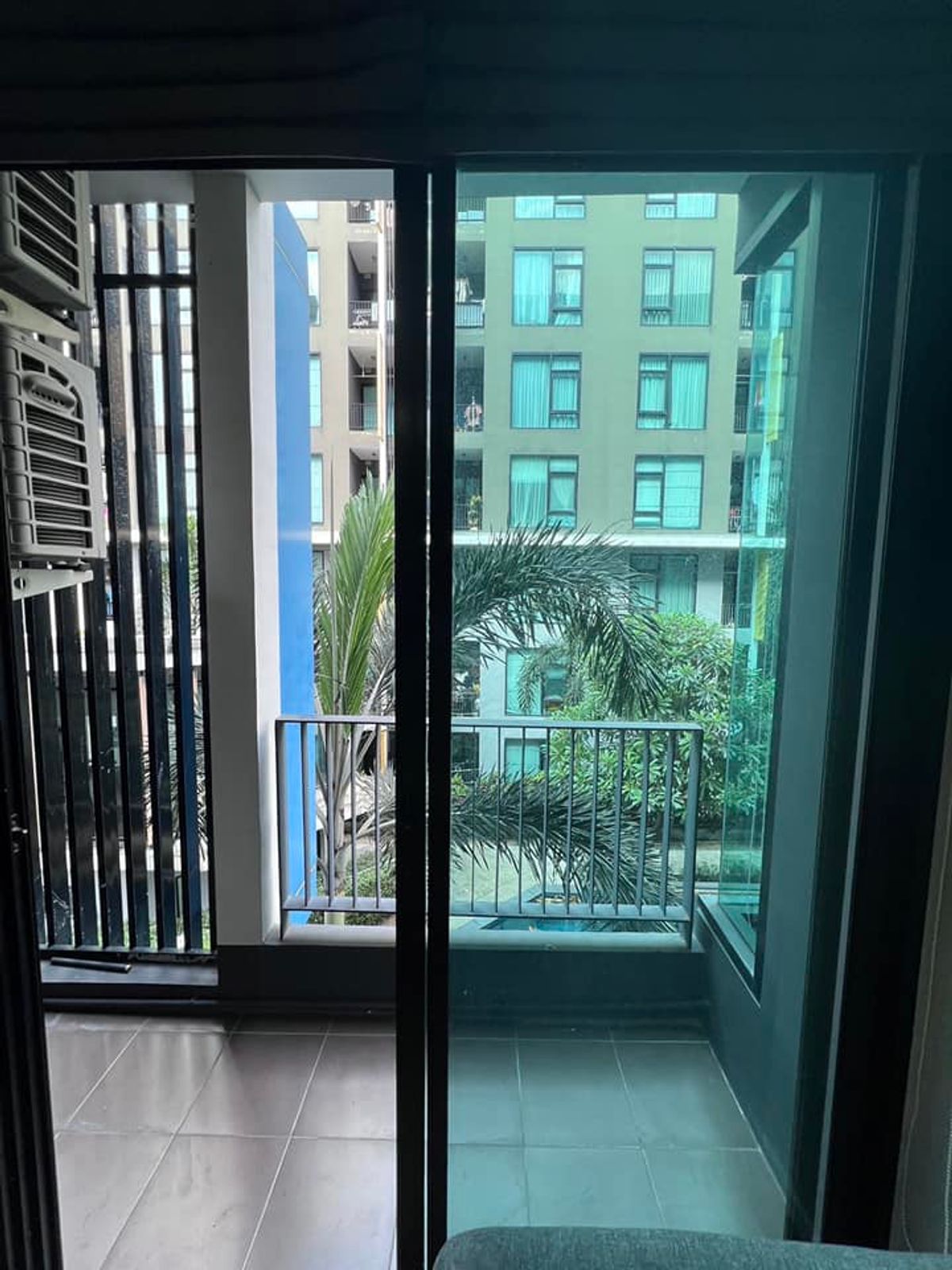 Fresh Condo near MRT Poon, Furnished 1-Bedroom Apartment