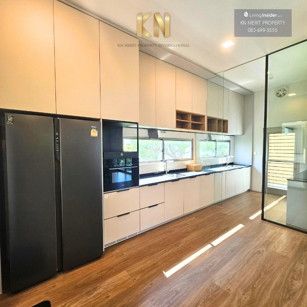 Luxurious 3-Story Single House near Wellington International School