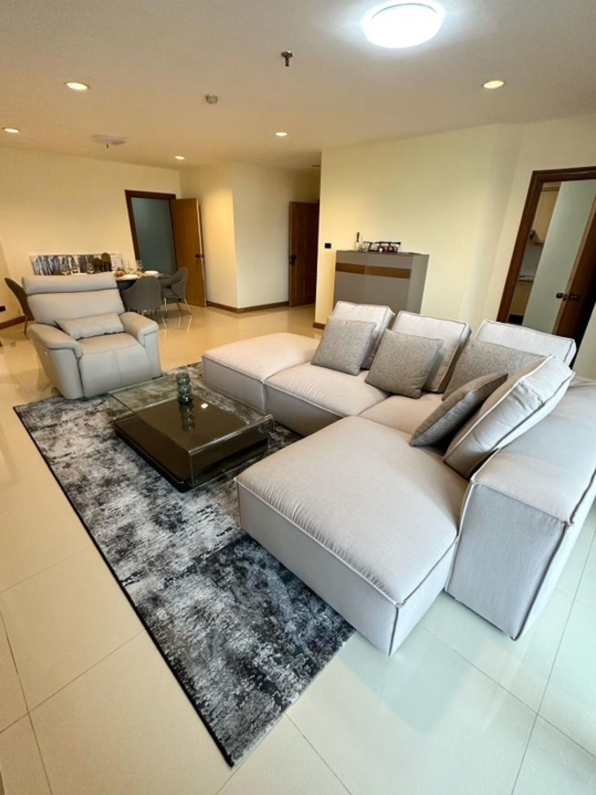 Просторная 3-комнатная квартира в 55th Tower Thonglor, рядом с BTS