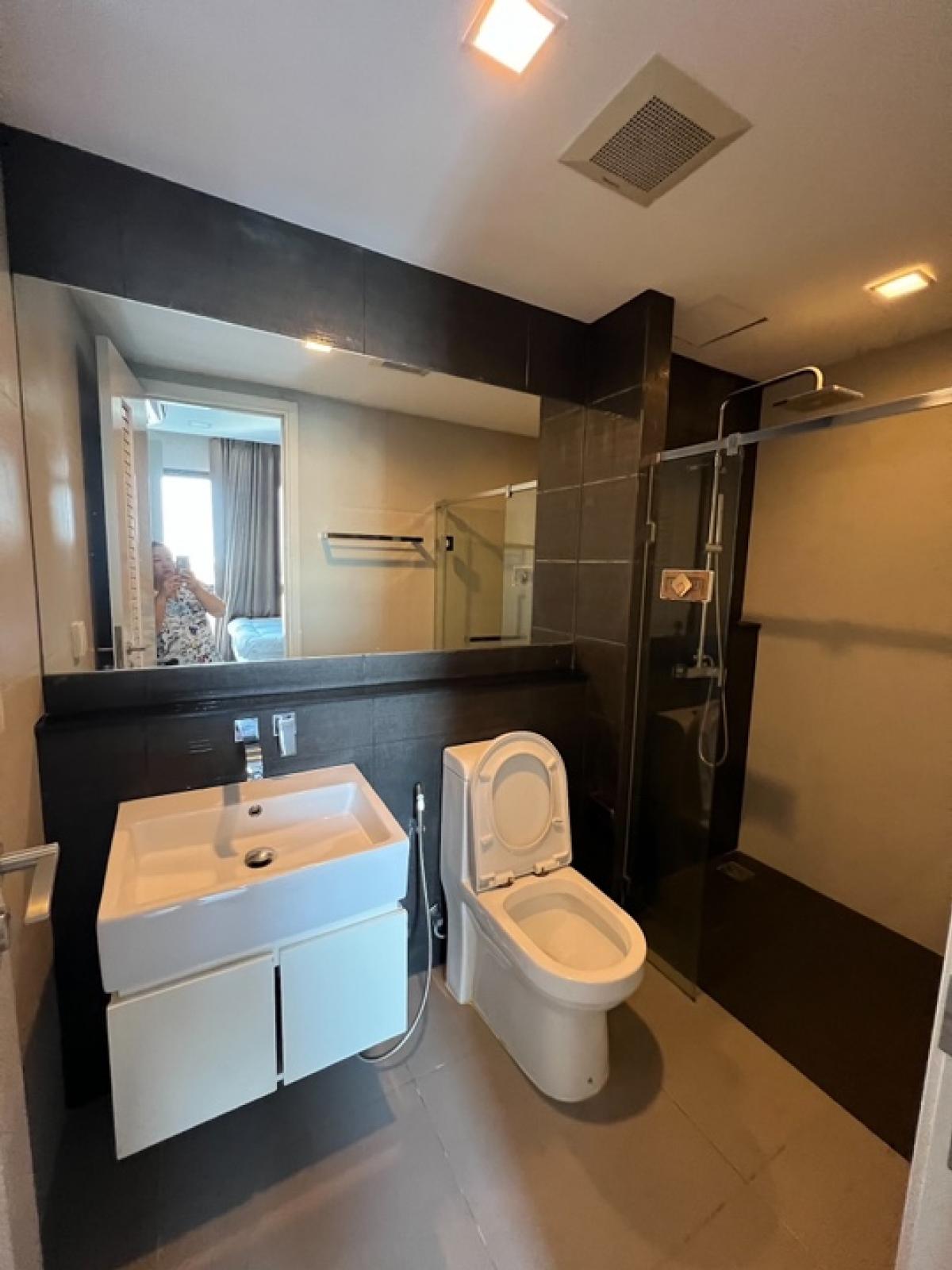 2 Bedroom Condo with Modern Design, Fully Equipped
