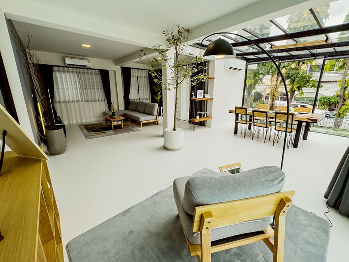 Luxury 2-Story Pool Villa near Big C Mae Hia
