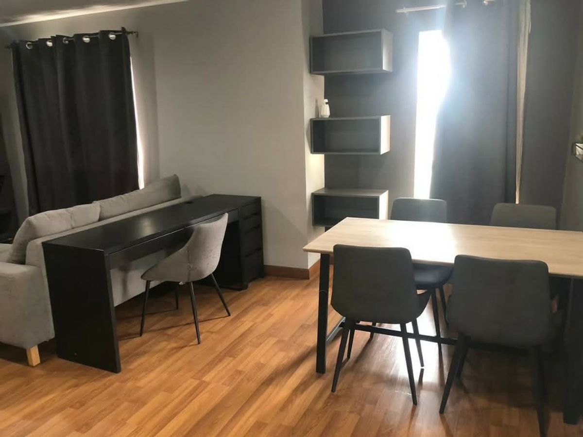 Spacious Fully Furnished 1-Bedroom Condo Near MRT Bangson