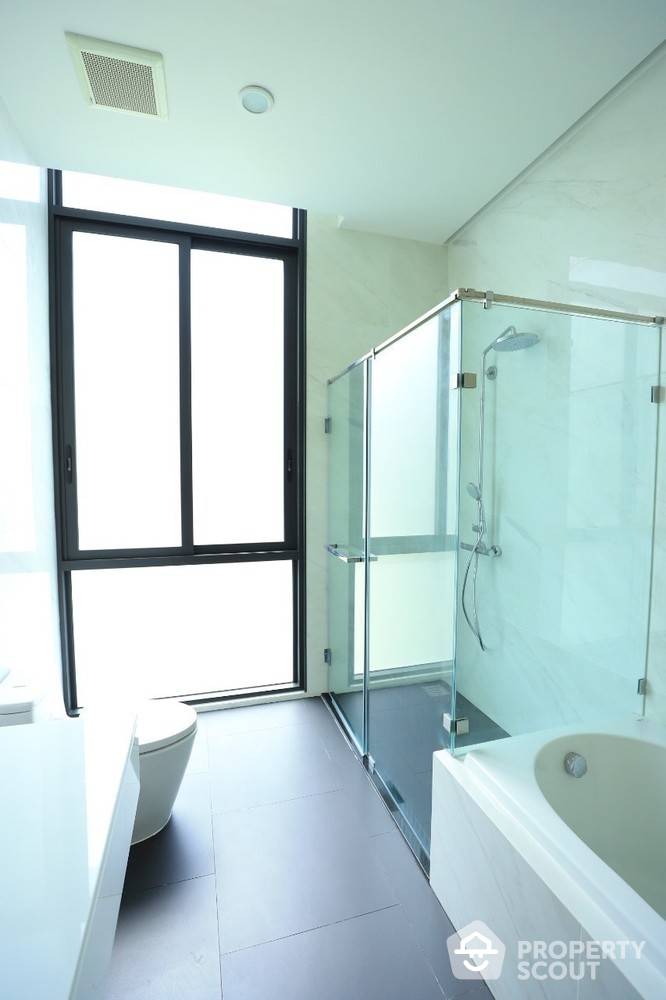 Fully Furnished 3-Bedroom Apartment near BTS Thong Lor