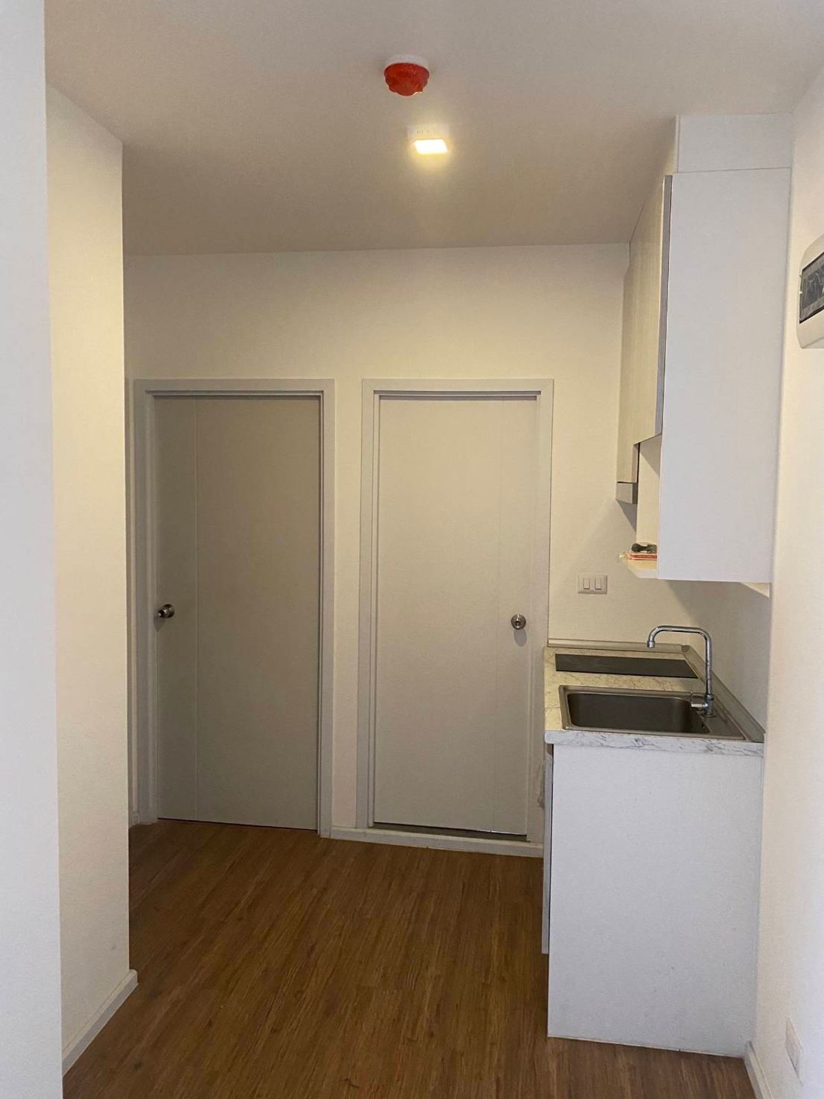 Новая квартира без мебели рядом с BTS, 2 спальни, 35.5 кв.м