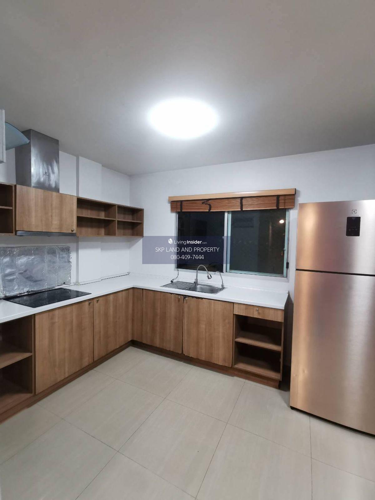 Townhouse near Kaset Nawamin with 3 bedrooms and 4 bathrooms