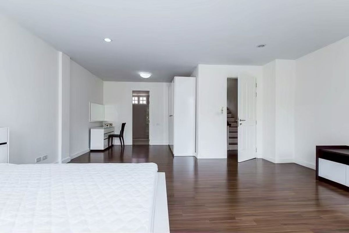 Luxury 4-Story Kensington-Style Townhome in Garden Square