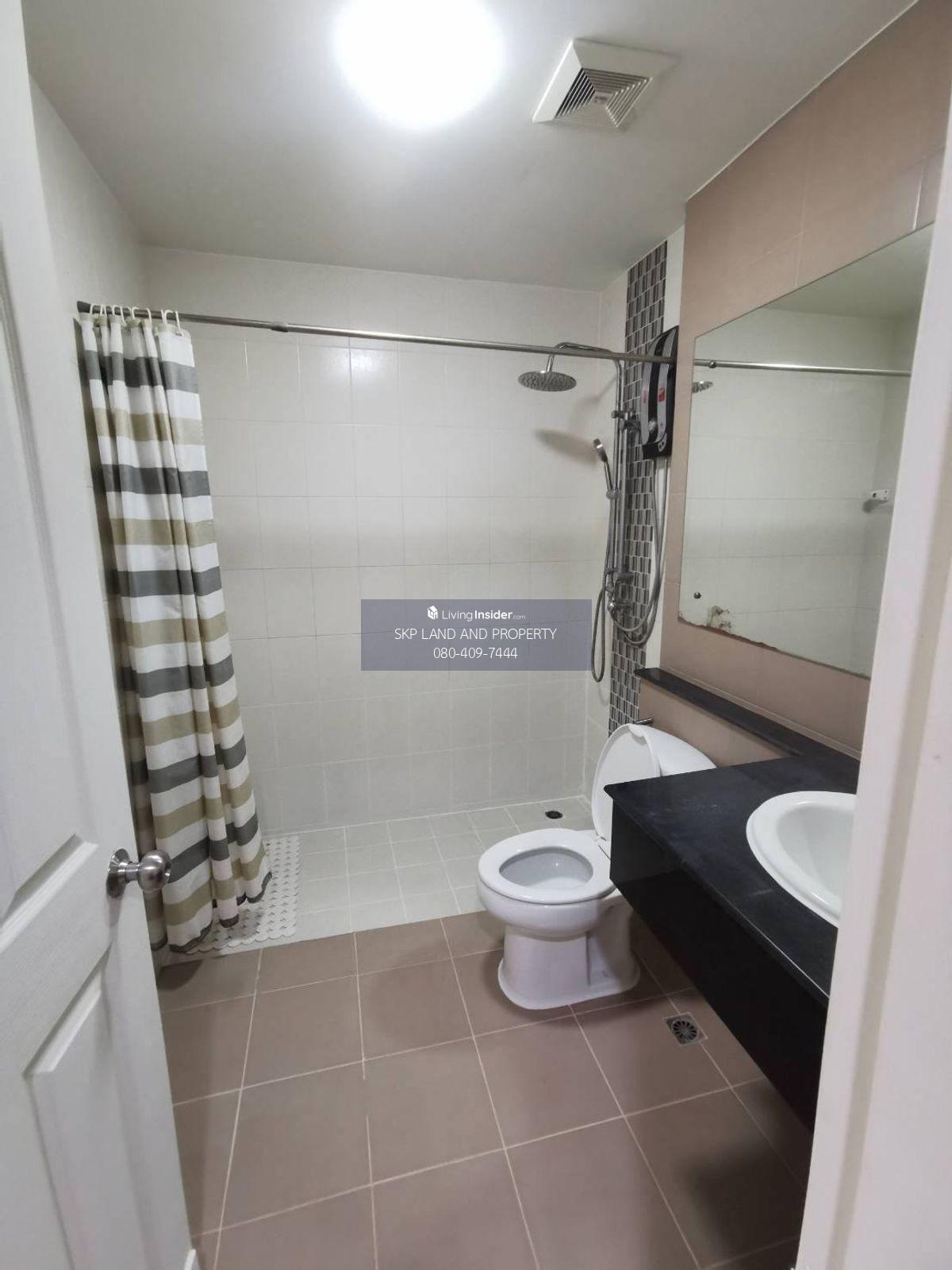 Townhouse near Kaset Nawamin with 3 bedrooms and 4 bathrooms