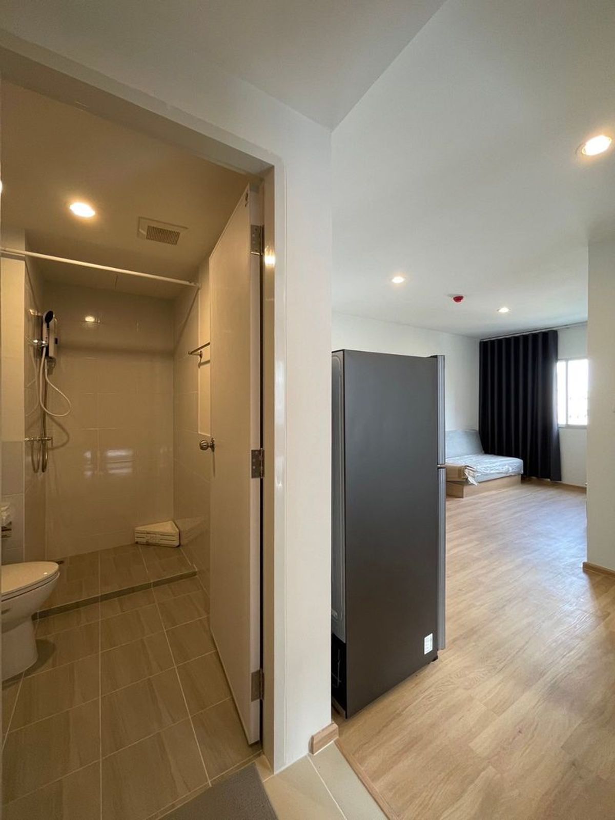 New Condo in Sena Kit Krung-Lat Krabang with Complete Furniture