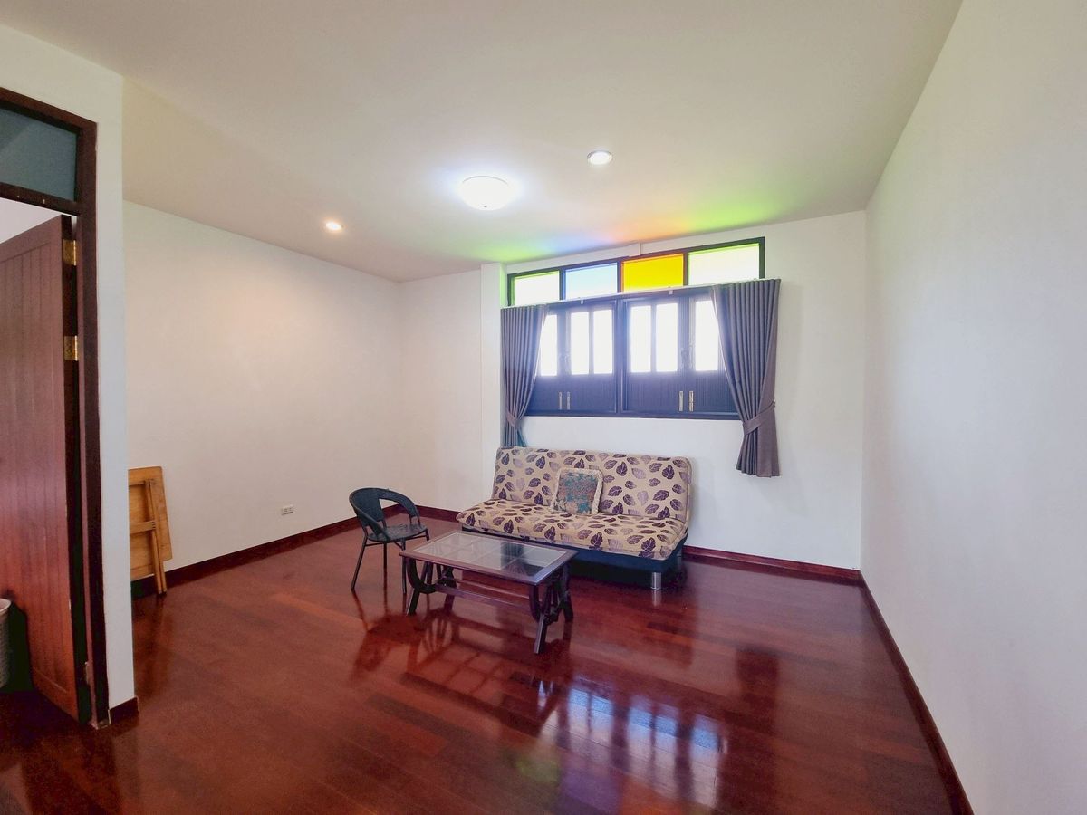 Two-Story Villa near Gat, 6 Bedrooms, Fully Furnished