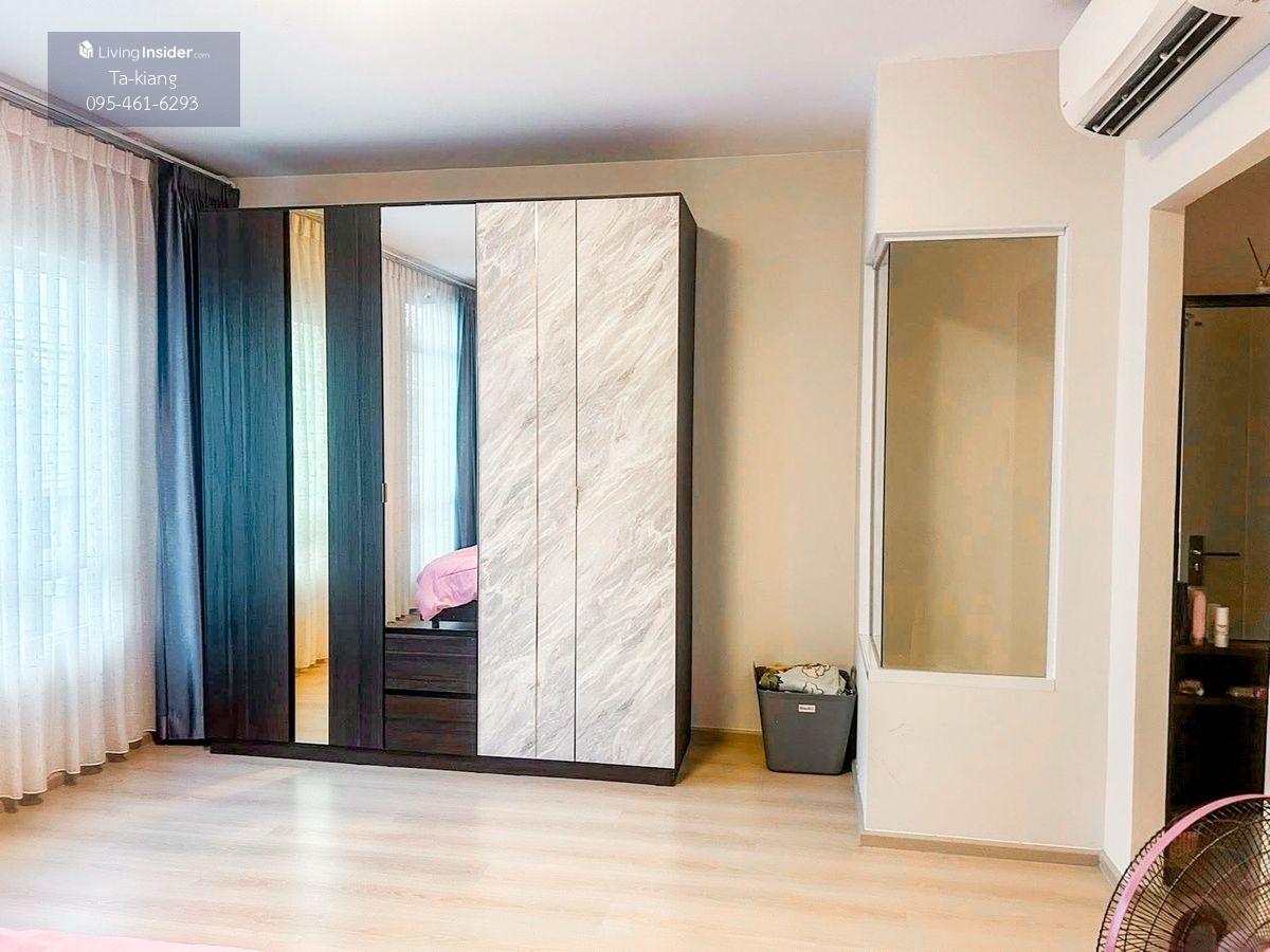 Corner Townhome with Extra Outdoor Space - Pet Friendly