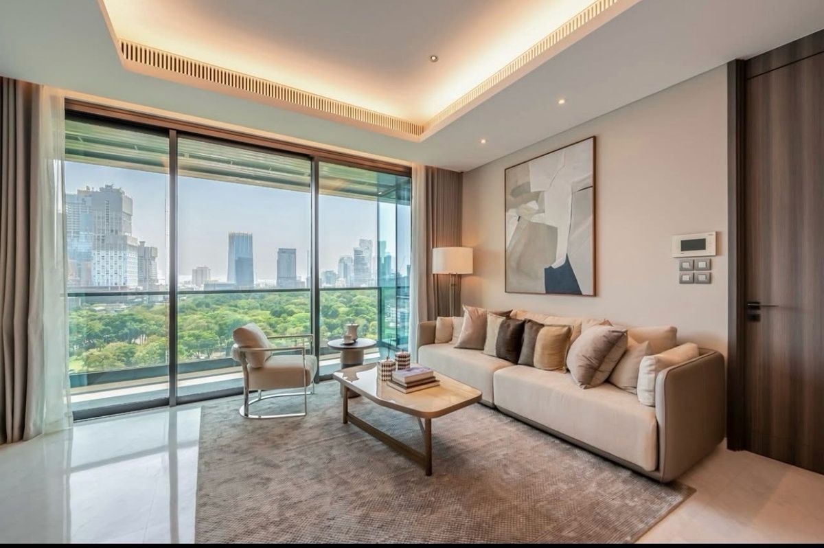 Luxury Sindhorn Tonson Condo with Lumpini Garden View