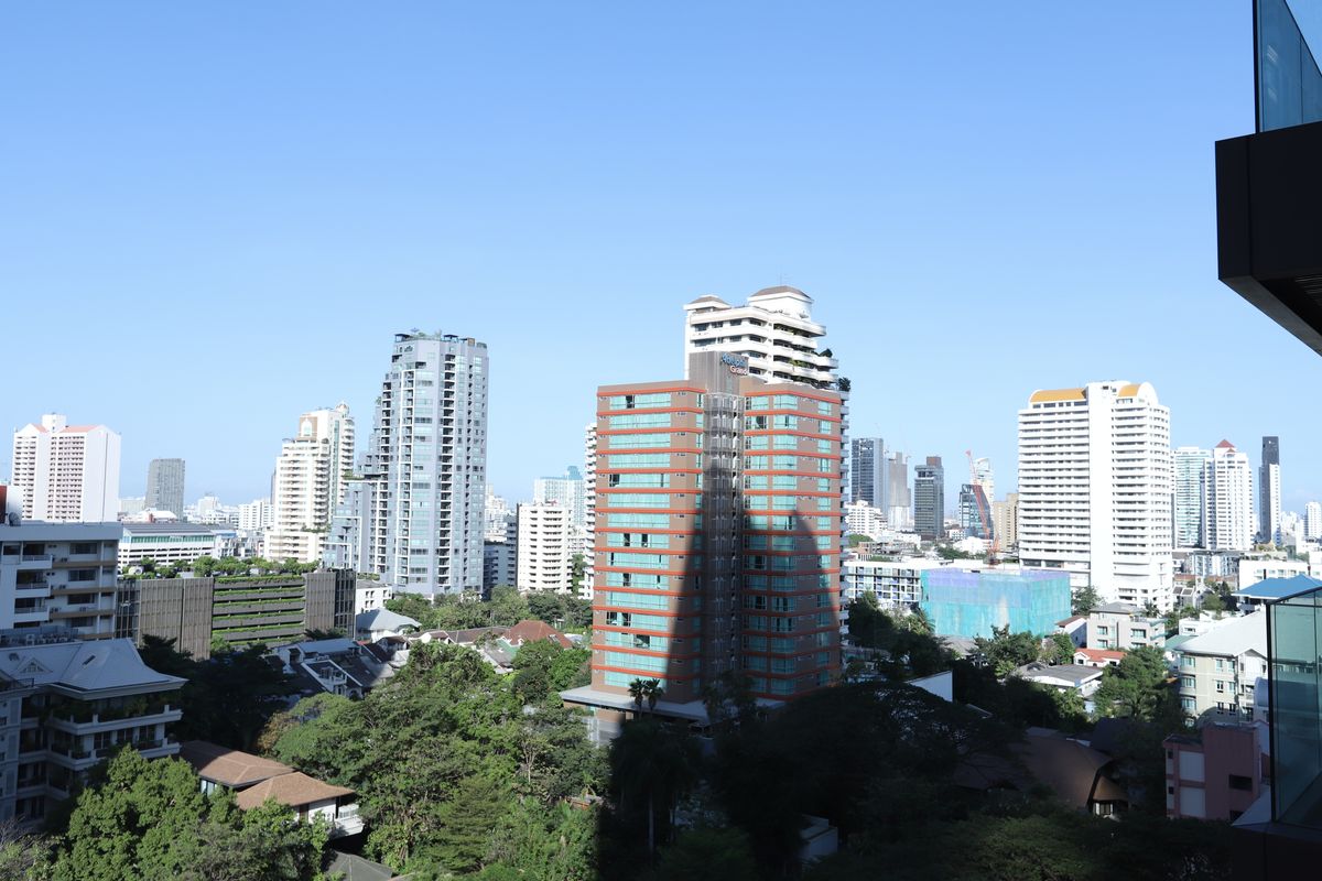 Vittorio Sukhumvit 39-дағы BTS Phrom Phong маңындағы сәнді 2 жұмақты пәтер