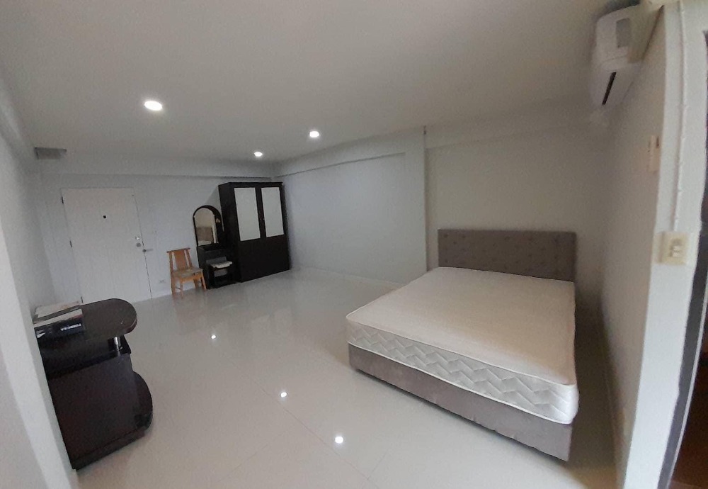 Ratchada City Condo Studio near MRT Huai Khwang