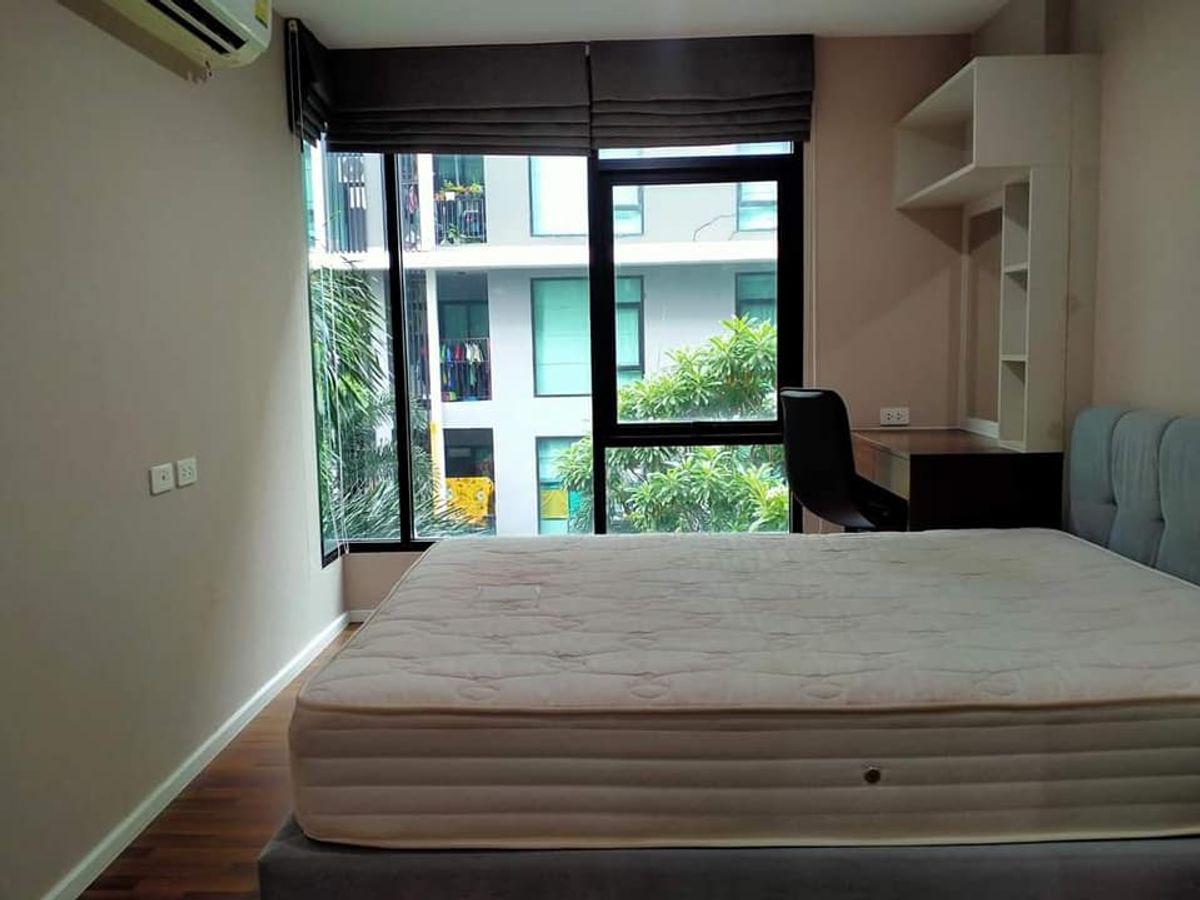 Fresh Condo near MRT Poon, Furnished 1-Bedroom Apartment