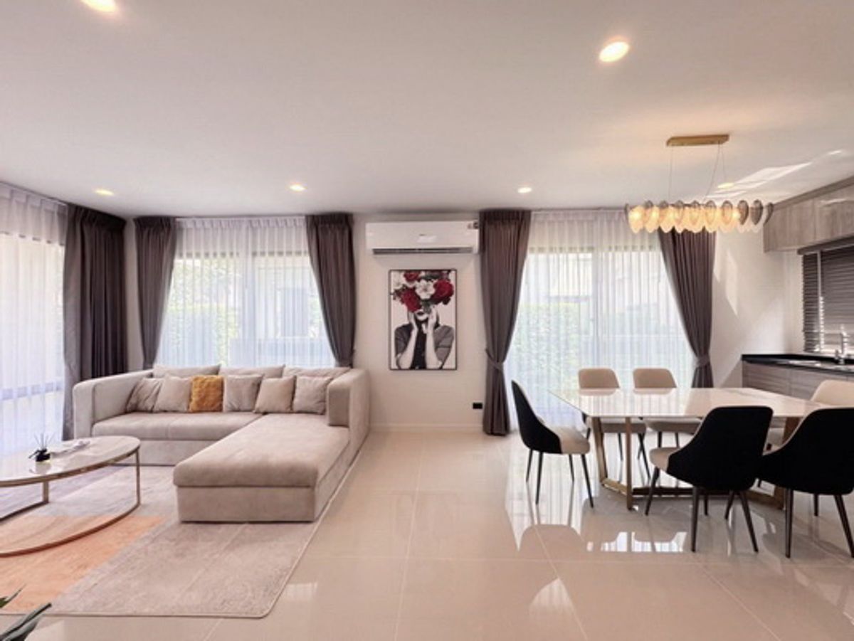Fully Furnished 4-Bedroom House in Burasiri Krungthepkreetha, Srinakarin-Romklao Area