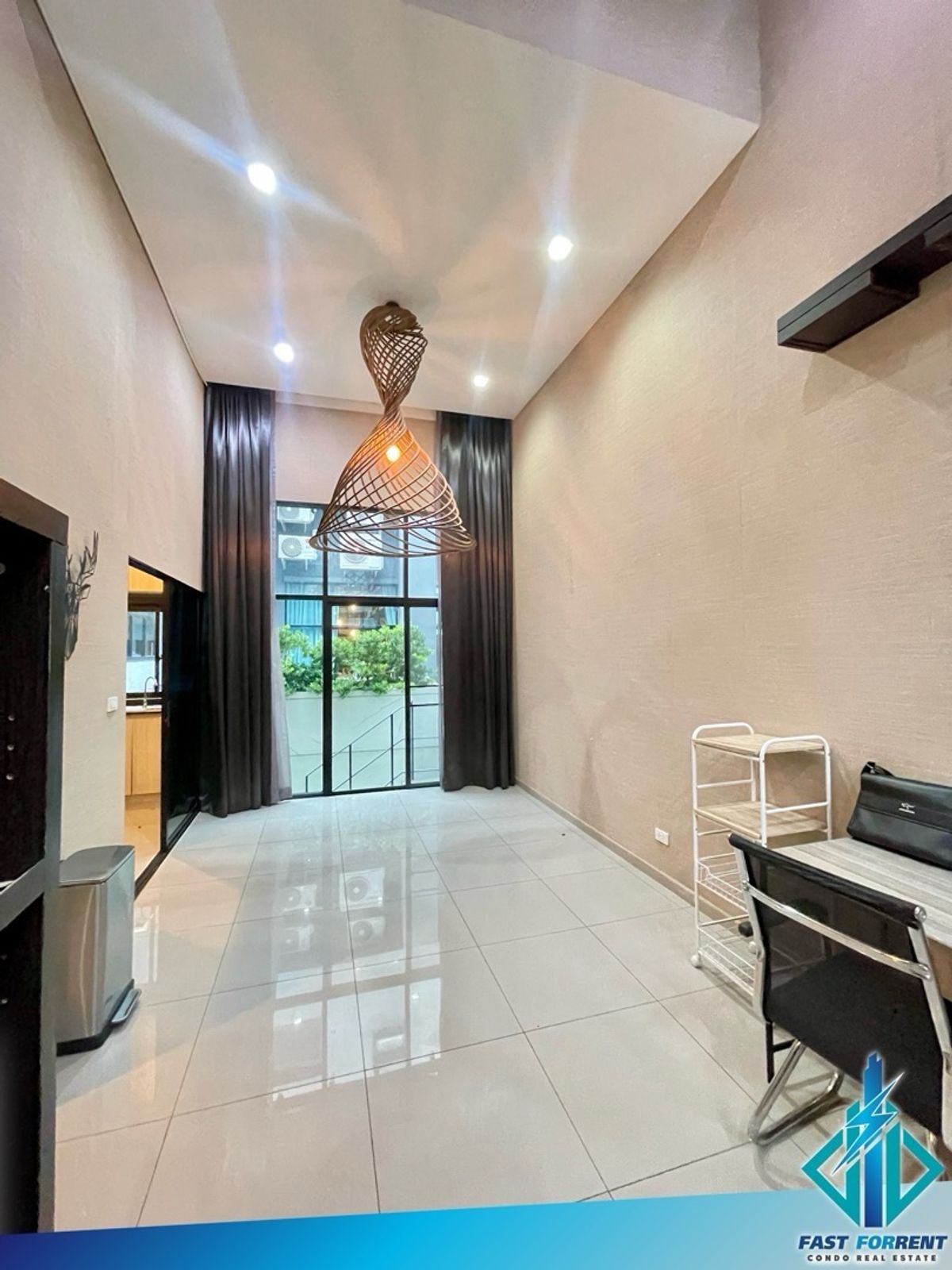 3.5-storey townhouse at Arden Ladprao 71 with furniture
