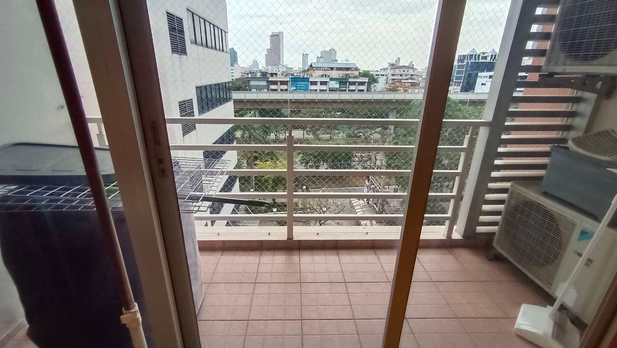 The Master Sathorn Executive - Compact 1 Bedroom Apartment