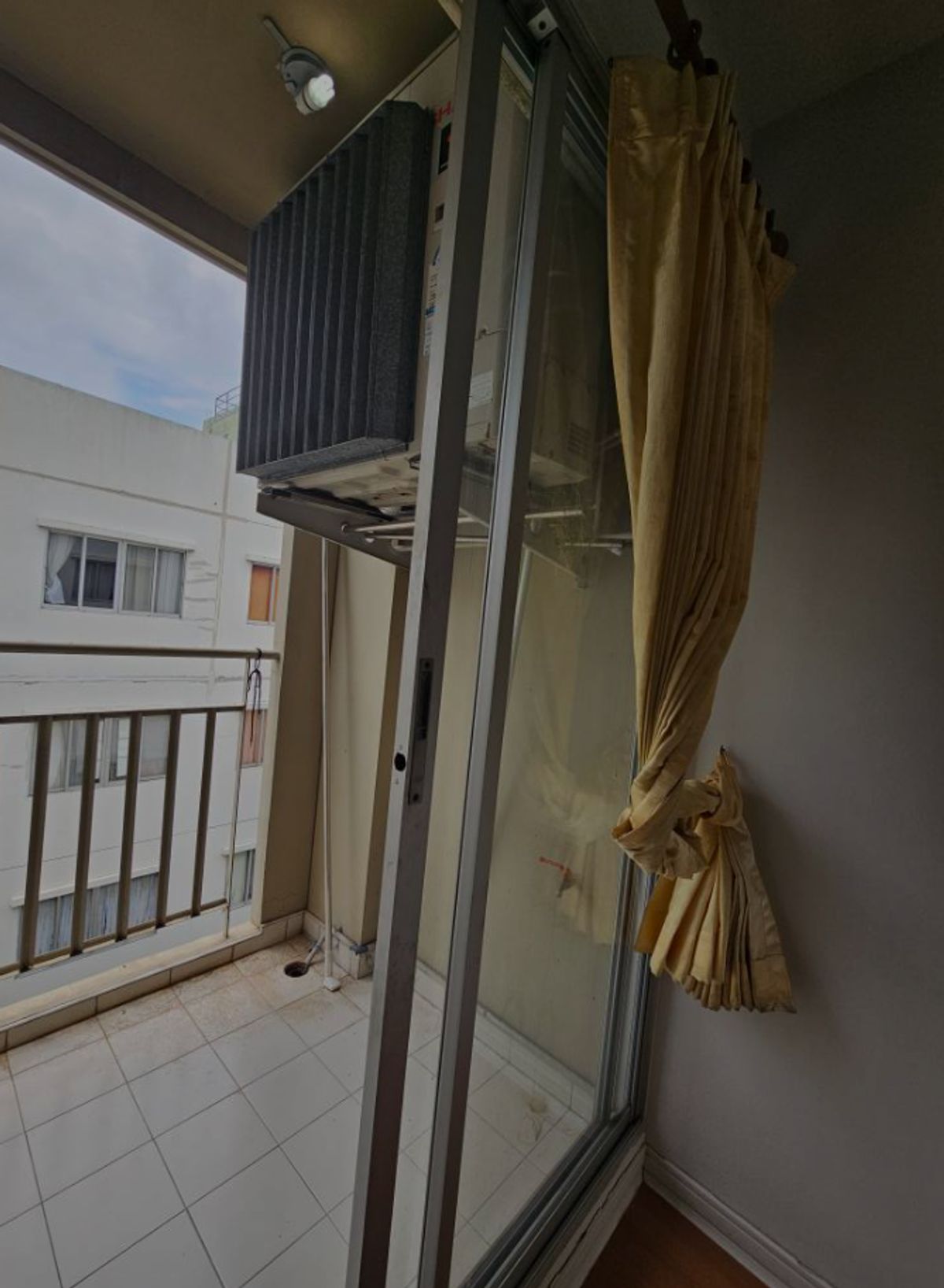 Studio Apartment at LPN Bodin Ramkamhang, 25 sqm, 8th Floor
