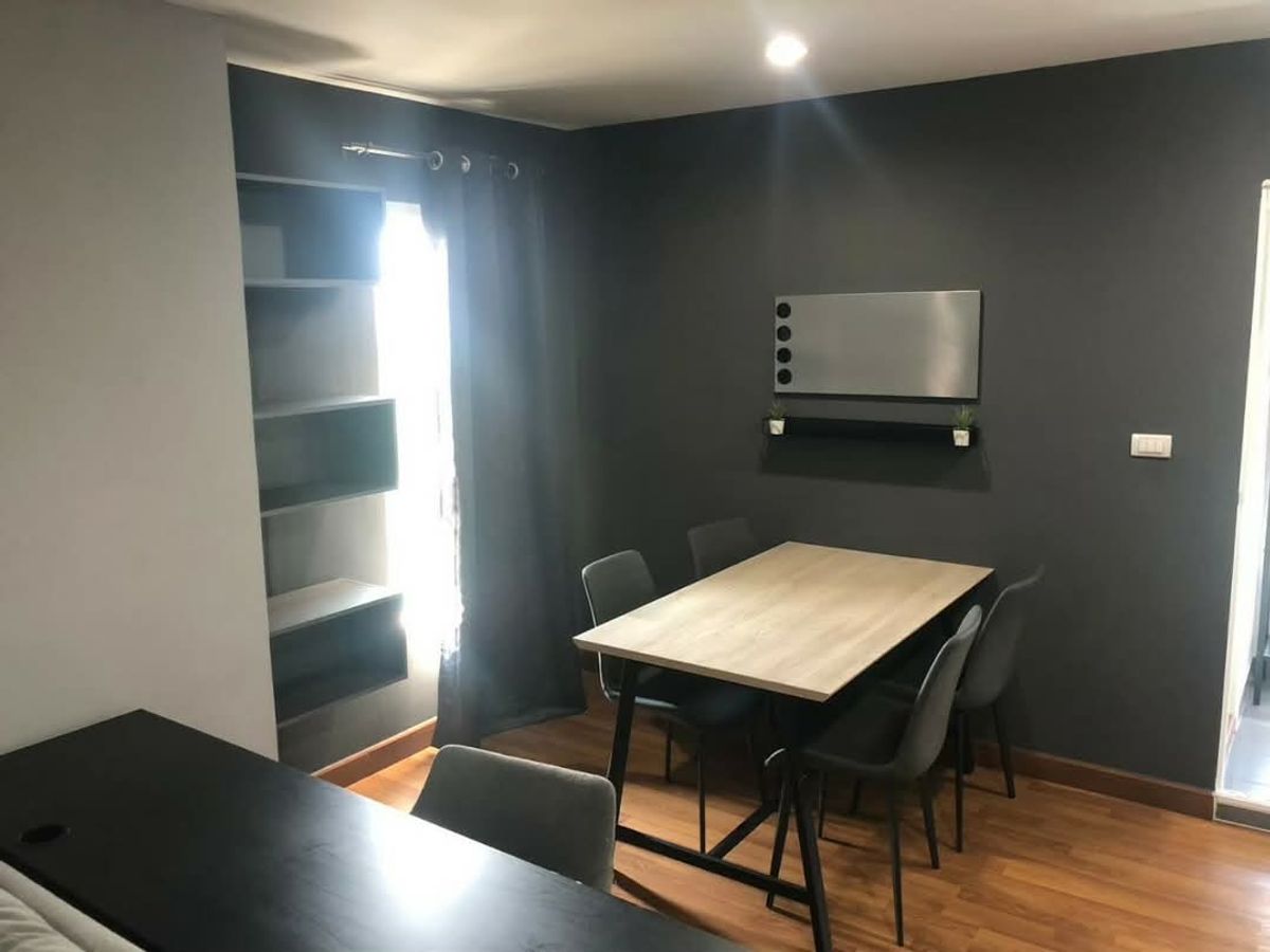 Spacious Fully Furnished 1-Bedroom Condo Near MRT Bangson