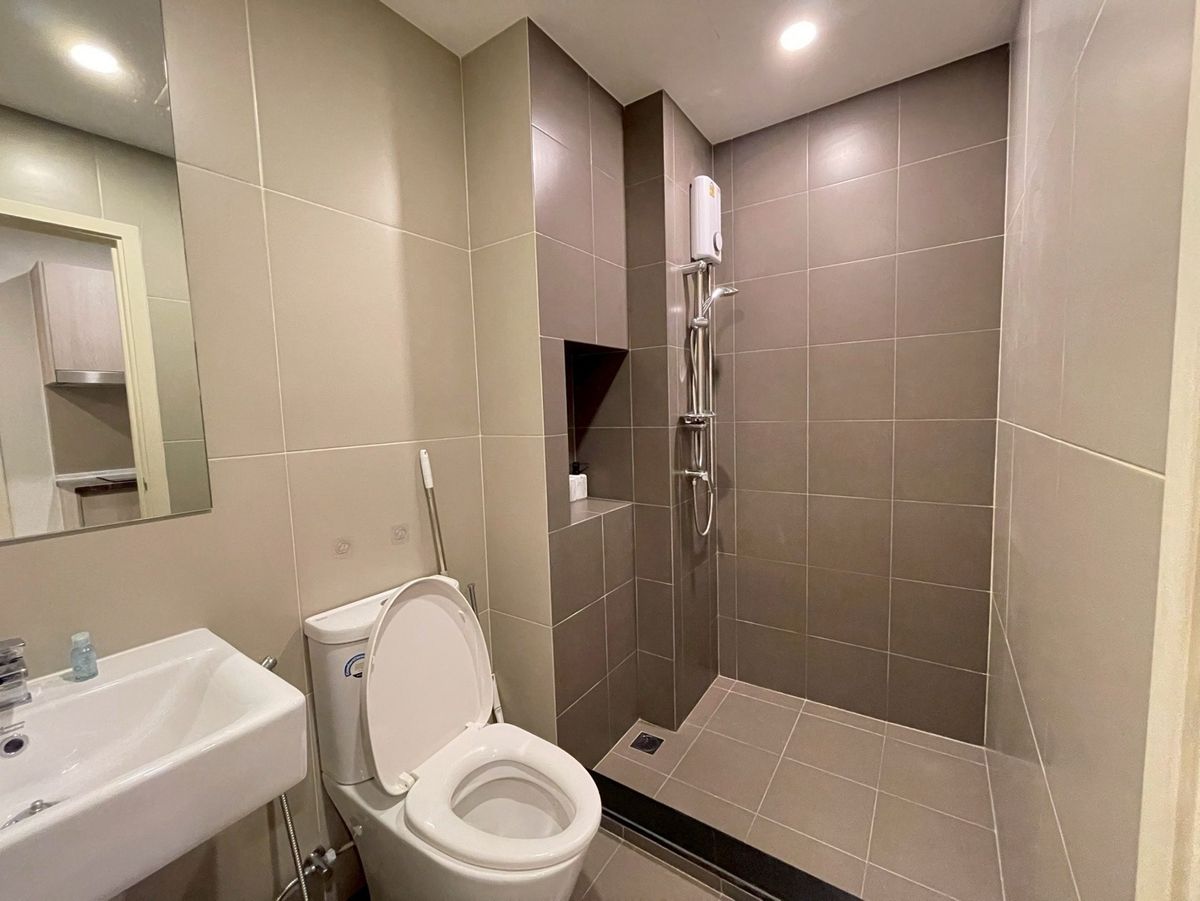 1 Bedroom Apartment near BTS Wutthakat with Full Amenities