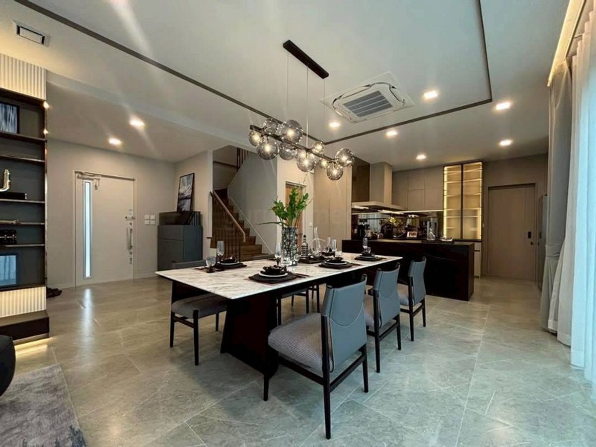 2-Storey Detached House in Bang Na with 4 Bedrooms and Pool Facilities