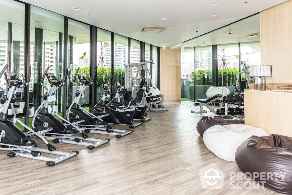 Fully Furnished 1-Bedroom Condo near BTS Sala Daeng