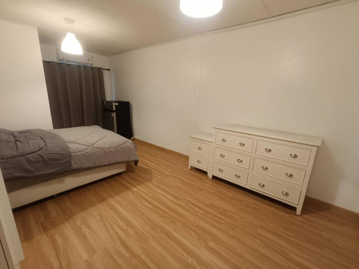 Newly Renovated Room Near Lak Song MRT Station