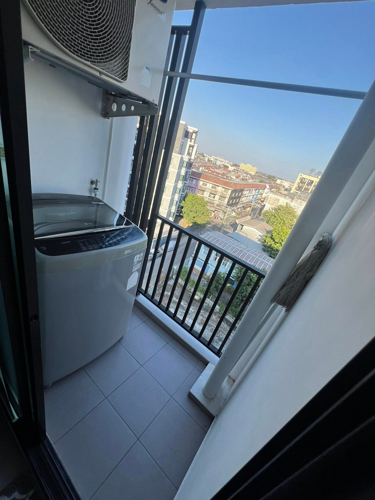 1 Bedroom Apartment at Relichal Yothin 52 near Saphan Mai Station