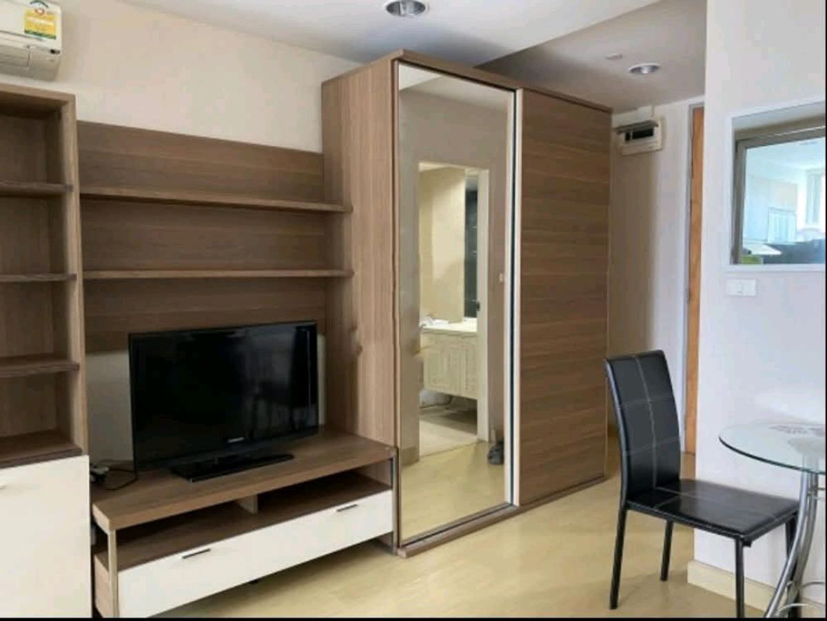 The Station Sathorn Bangrak Condo - 38 sq.m. Studio on 10th Floor