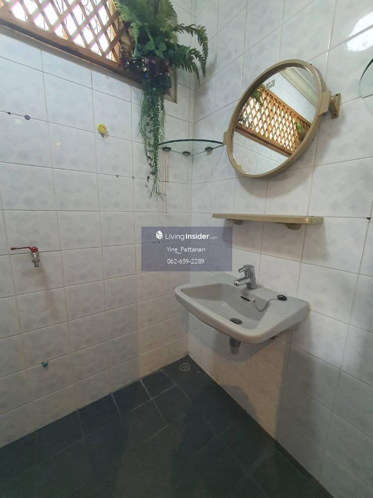 Large Detached 5-Bedroom House in Amornchai Village 3