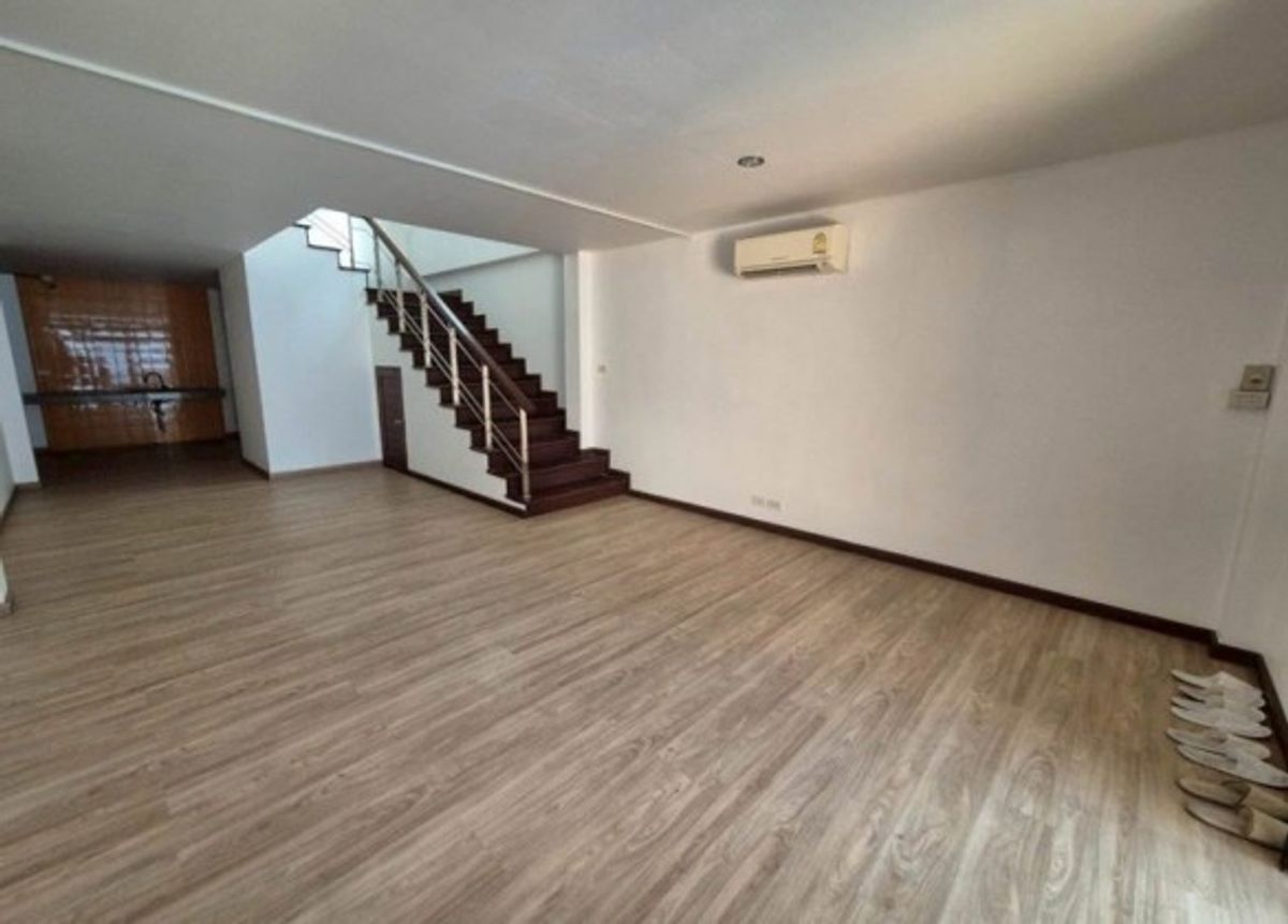 3-Story Townhome near BTS Ari, Phahonyothin Road