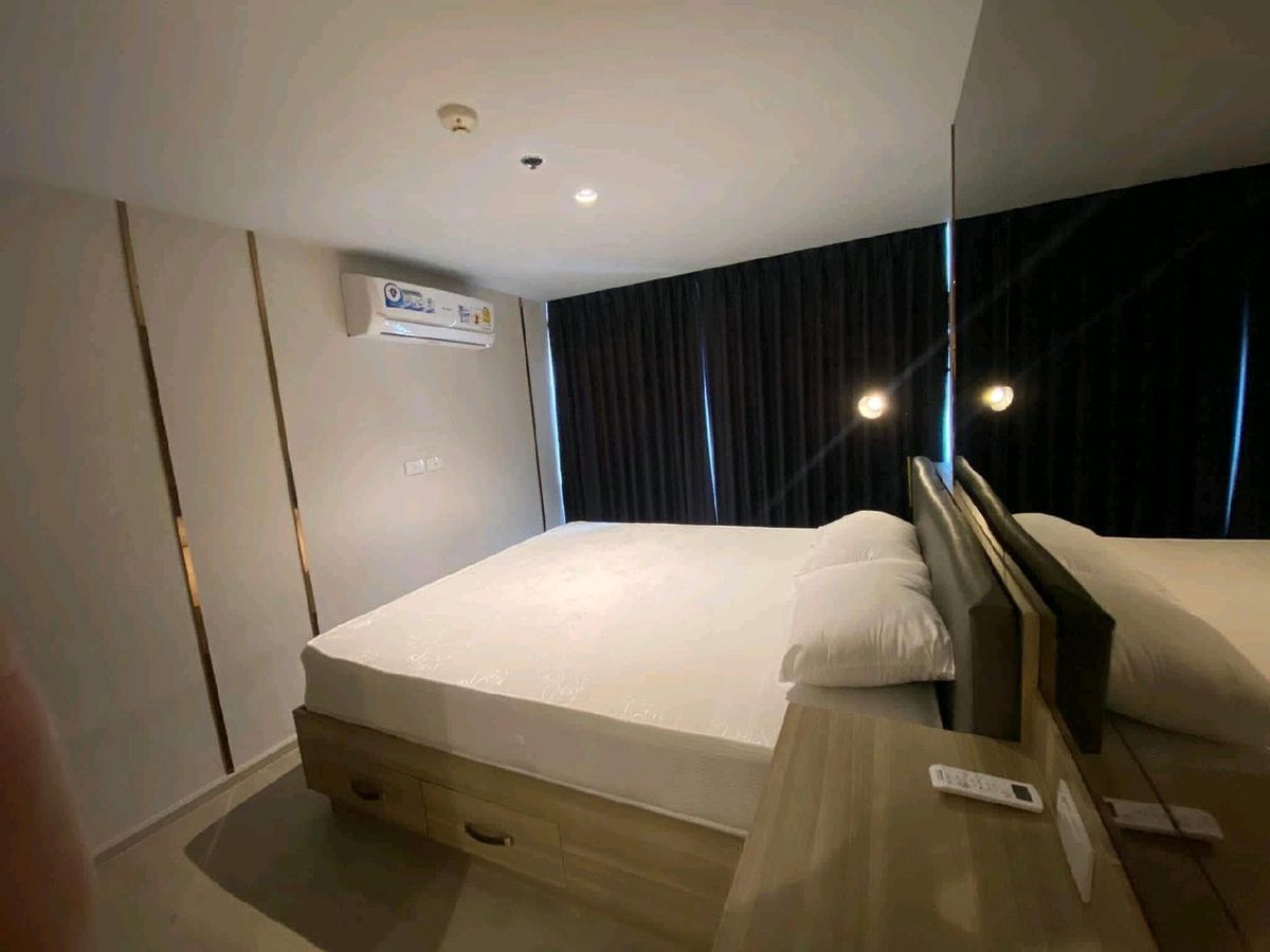 Altitude Unicorn Sathorn-Taphra Loft Condo Near BTS