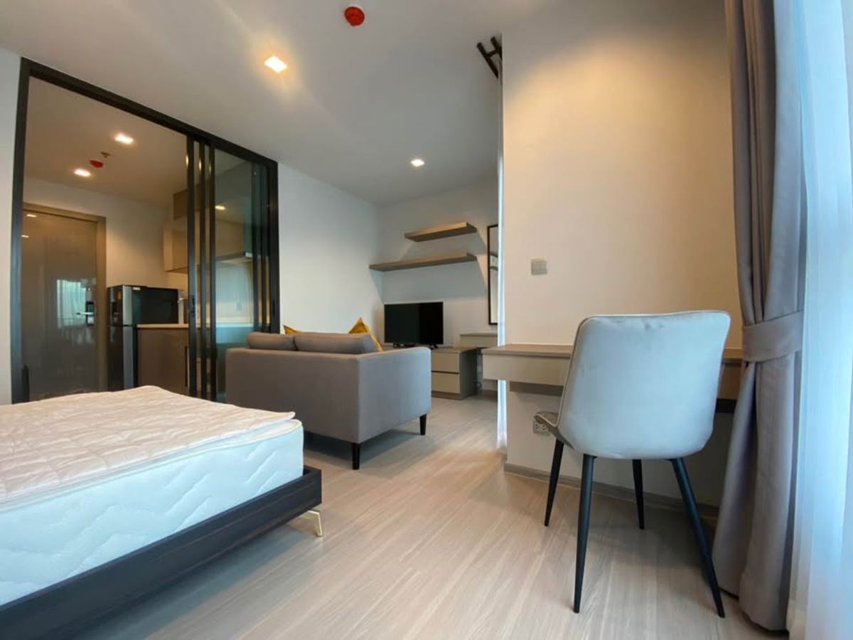 Life Asoke - Rama 9 Studio Apartment