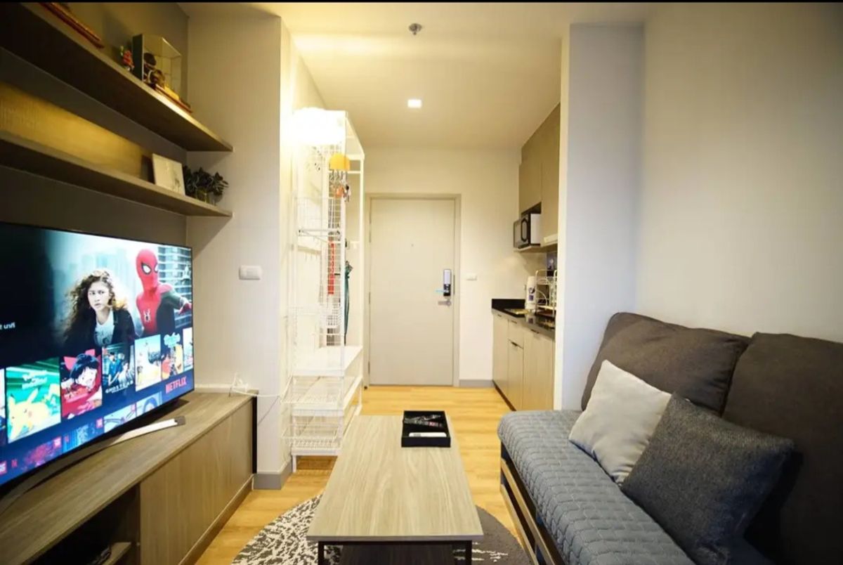 Modern 1-Bedroom Apartment with City View