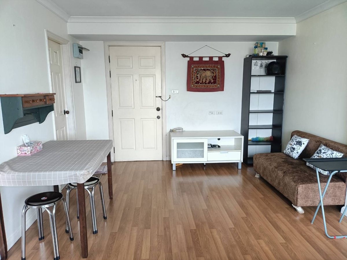 Lumpini Place Narathiwas - Chaophraya Studio Apartment