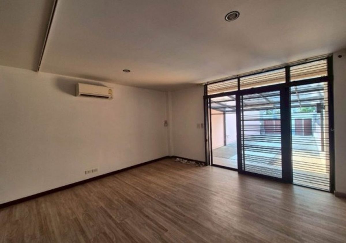 3-Story Townhome near BTS Ari, Phahonyothin Road