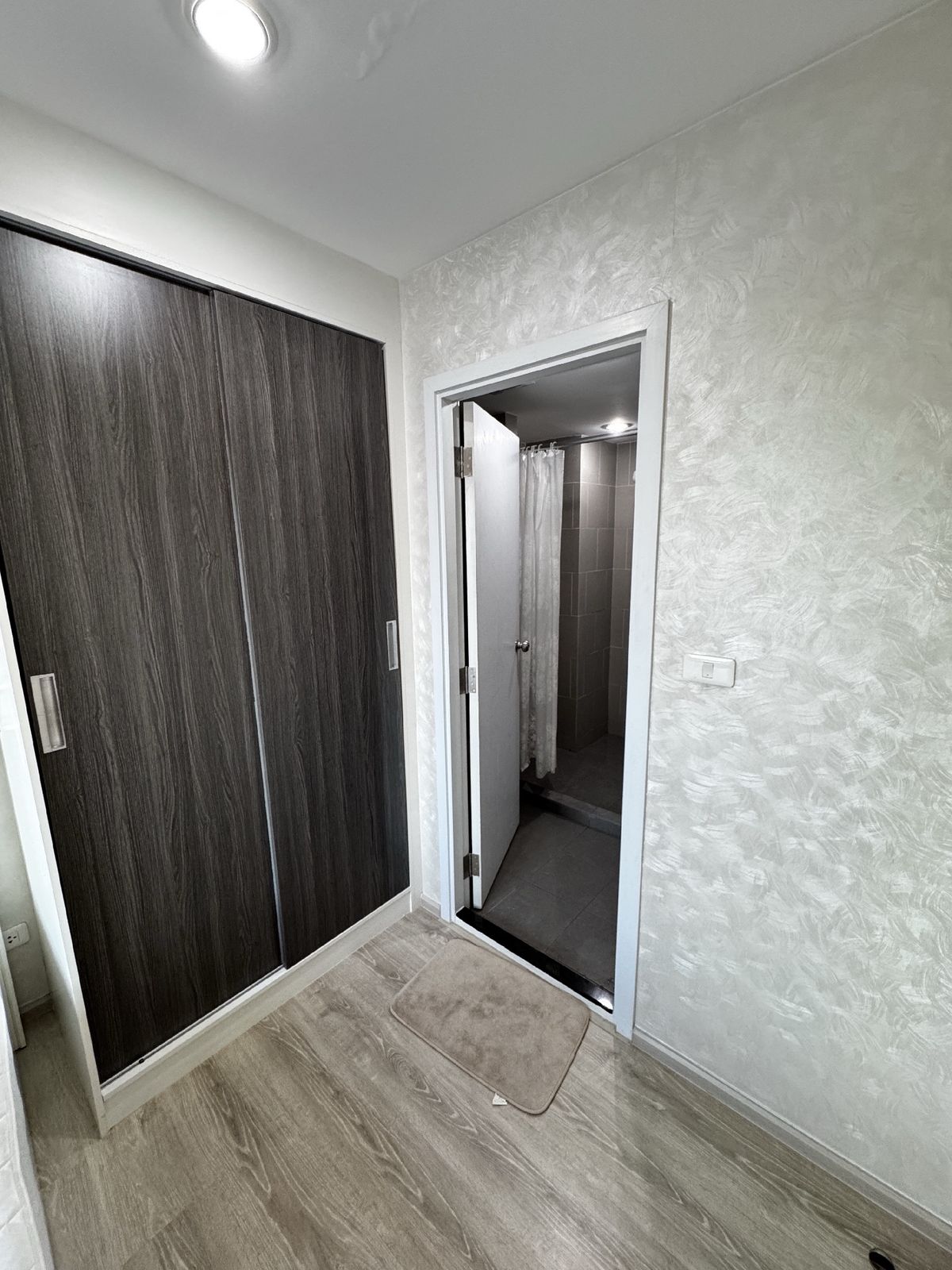 Convenient Condo with Transportation Nearby