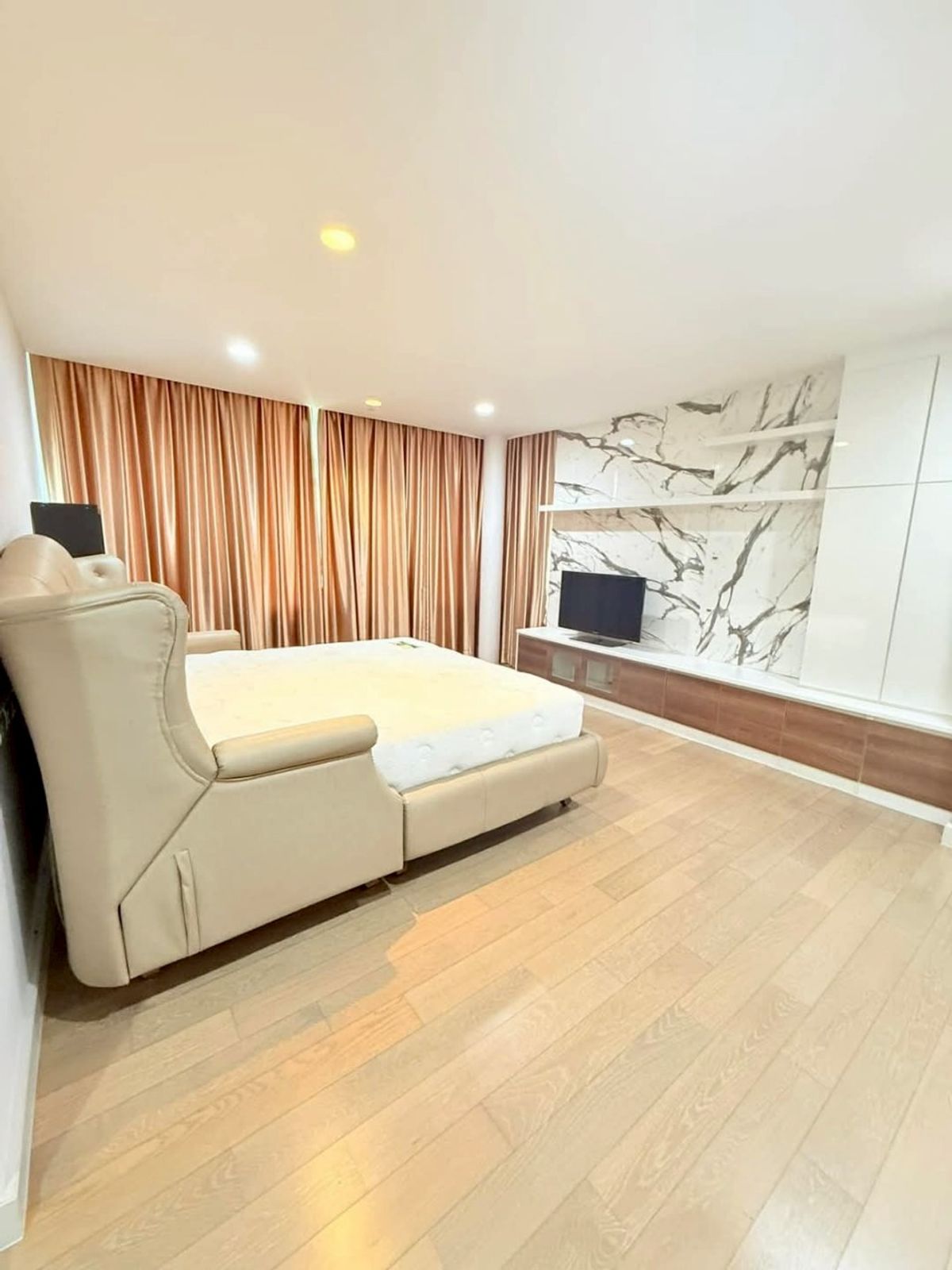 Luxury 3-Storey Single House near Ari-Saphan Khwai BTS
