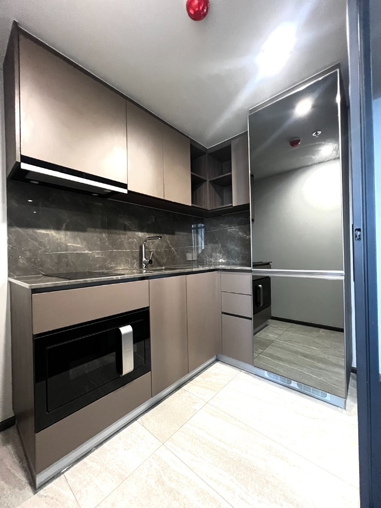 Luxury 1-Bedroom Condo at Conner Ratchathewi, Near BTS Ratchathewi