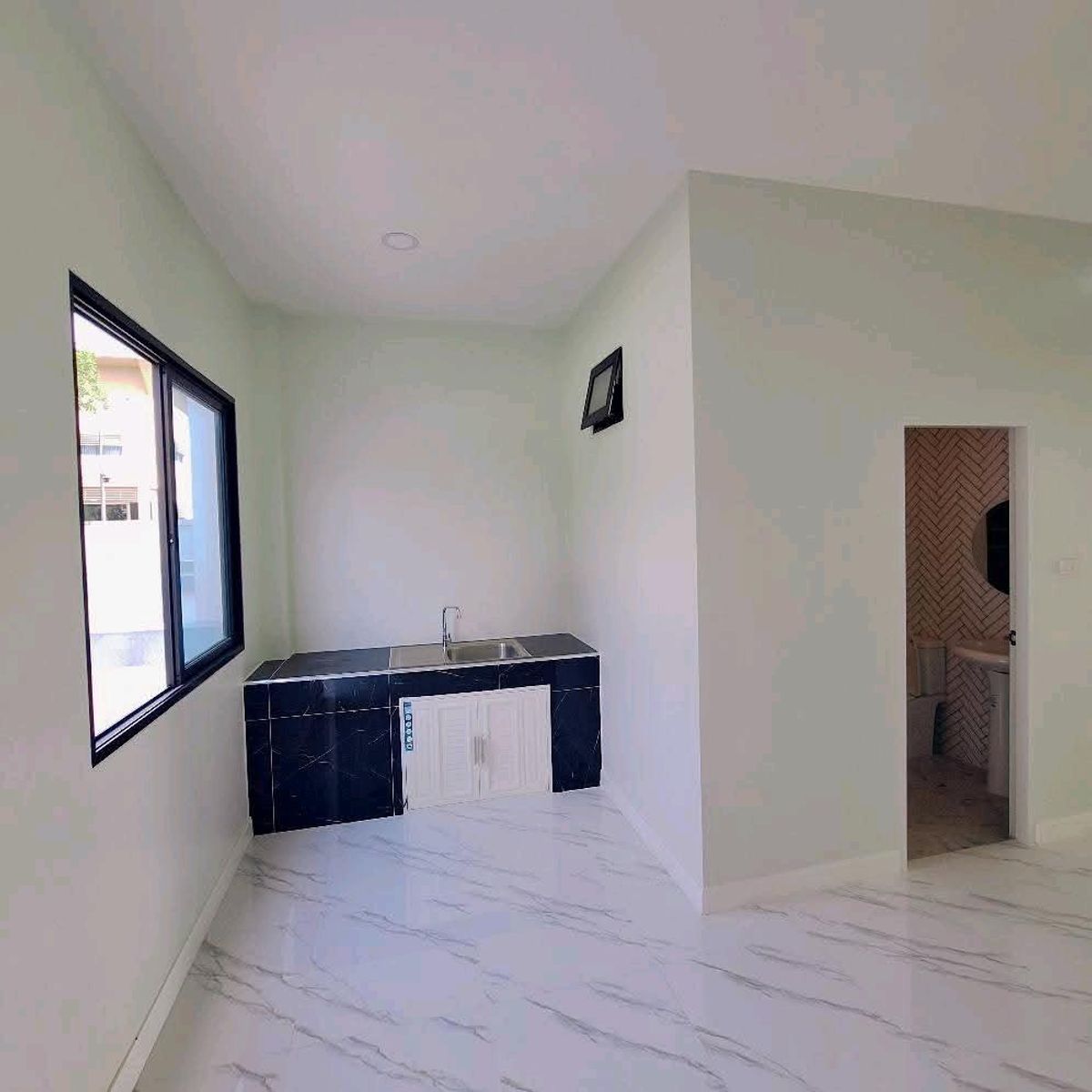 4 Townhouses, 2 Floors, 2 Bedrooms, Near Rojana 4, Uthai District