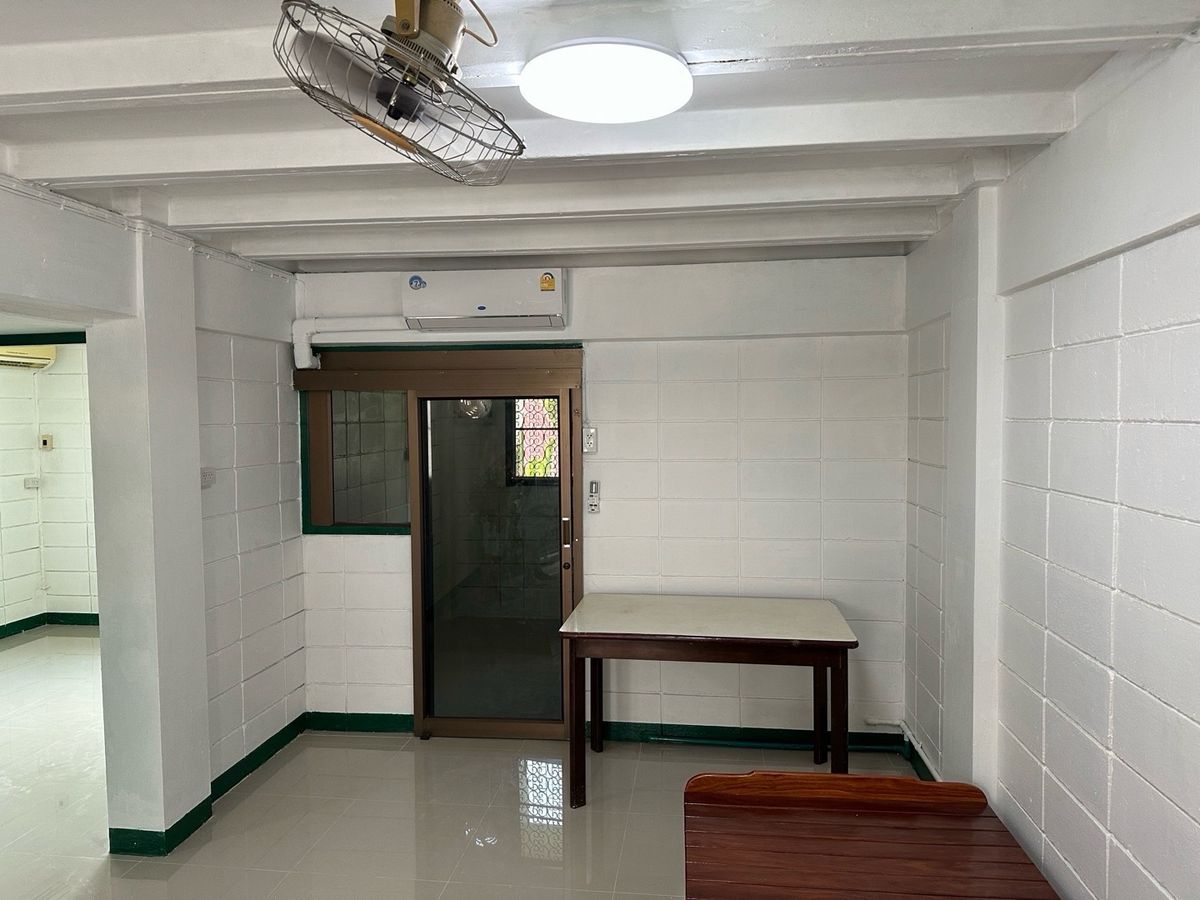 Urgent Rental: Khlong Chan Flat with 2 Air Conditioners